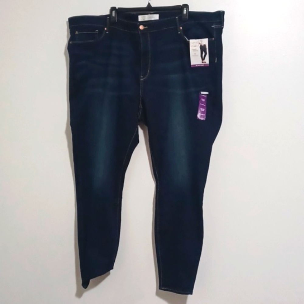 NWT - Plus Size W39 skinny jeans "Simply Stretch, Mid Rise Skinny" pants.